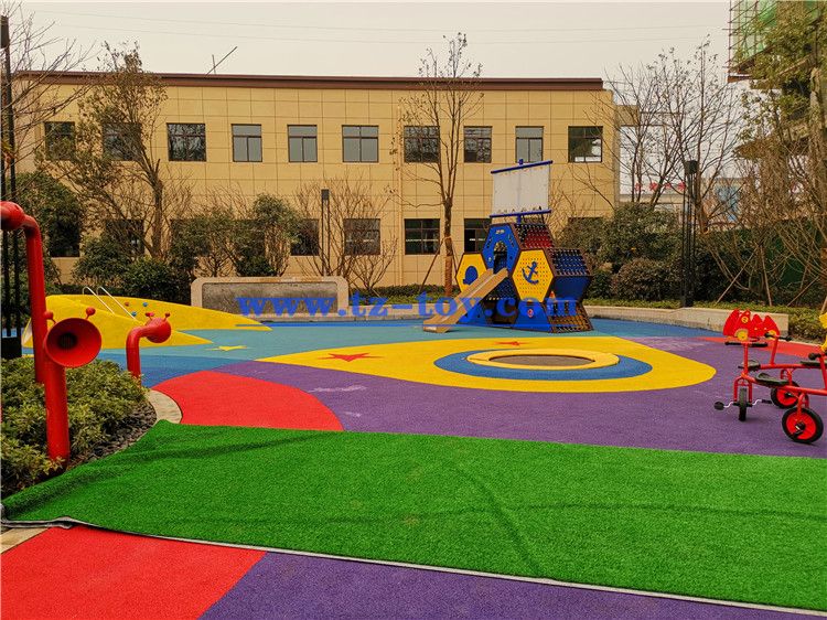 小型兒童游樂(lè )場(chǎng)設備